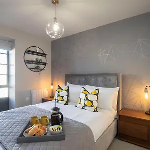 Apartment Elliot Oliver - Modern 2 Bedroom Town Centre, Cheltenham