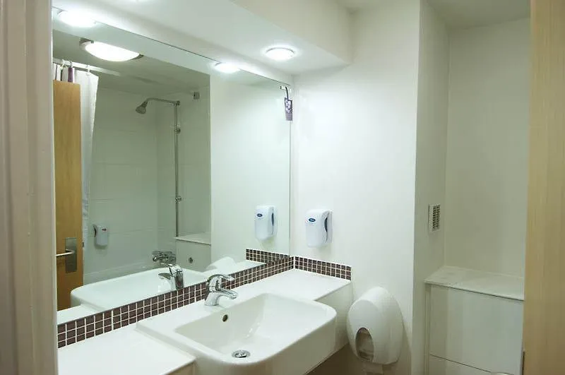 Premier Inn Cheltenham Central