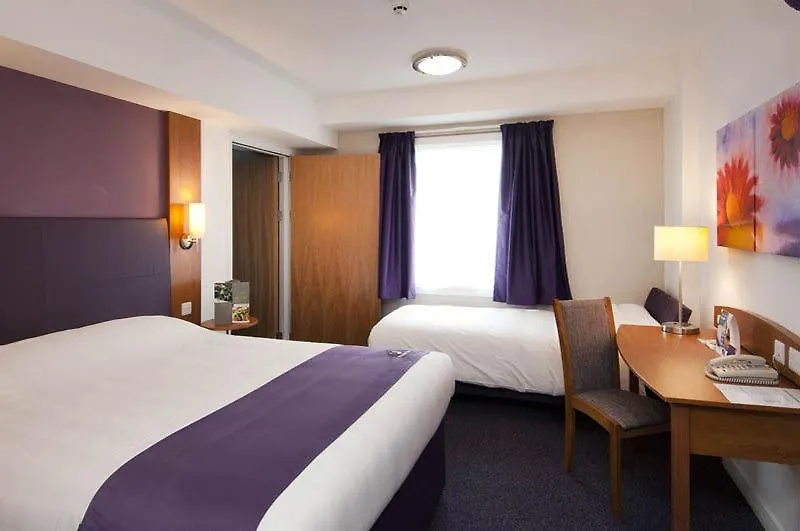 فندق Premier Inn Cheltenham Central